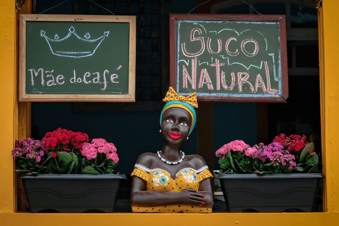 A Brazilian sculpture called "Namoradeira" perched on a windowsill